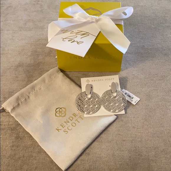 Kendra Scott Jewelry - 🆕 Kendra Scott DIDI Filigree Statement Earrings